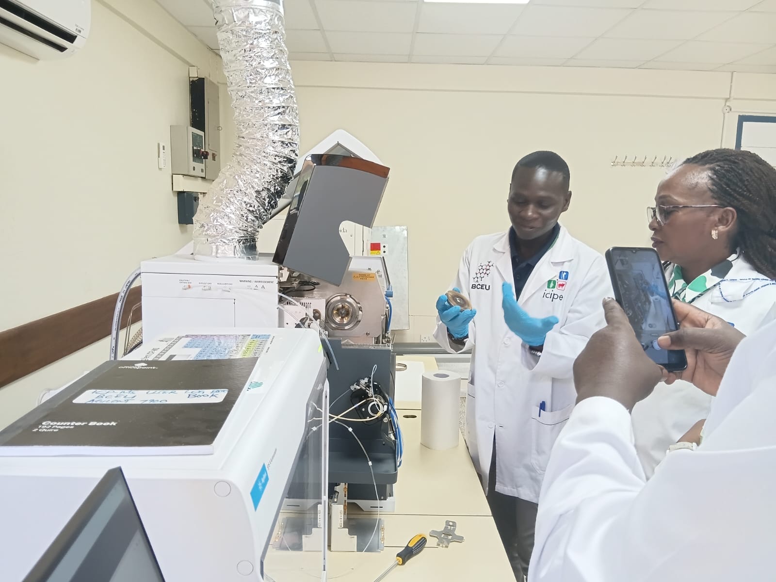 GAS CHROMATOGRAPHY SAMPLES & SAMPLE PREPARATION TECHNIQUES
